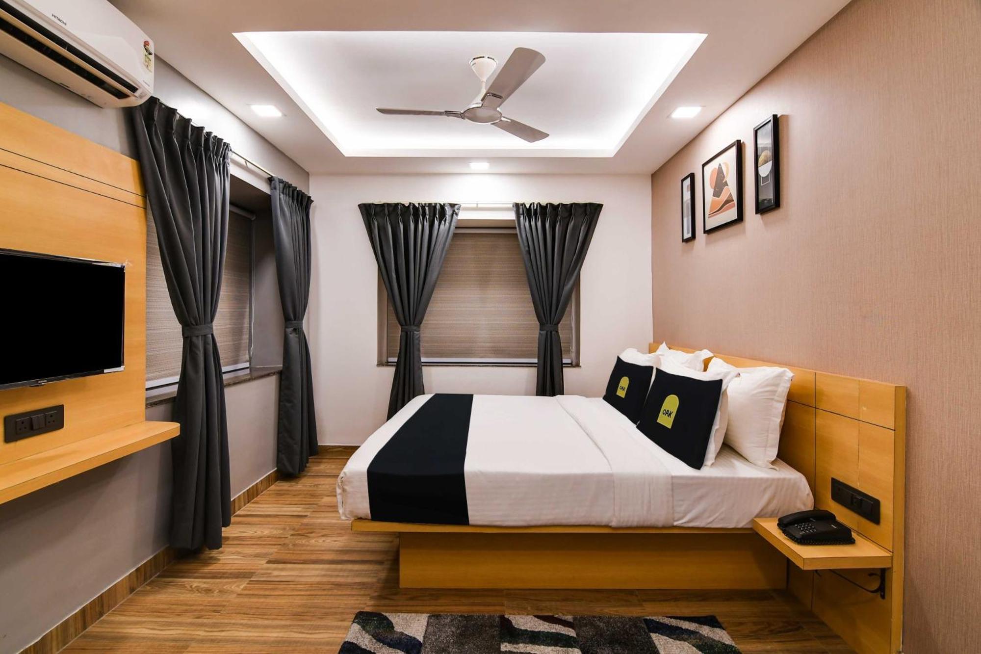 Super Townhouse Oak Sayhallo Ecstasy Бхубанешвара Экстерьер фото