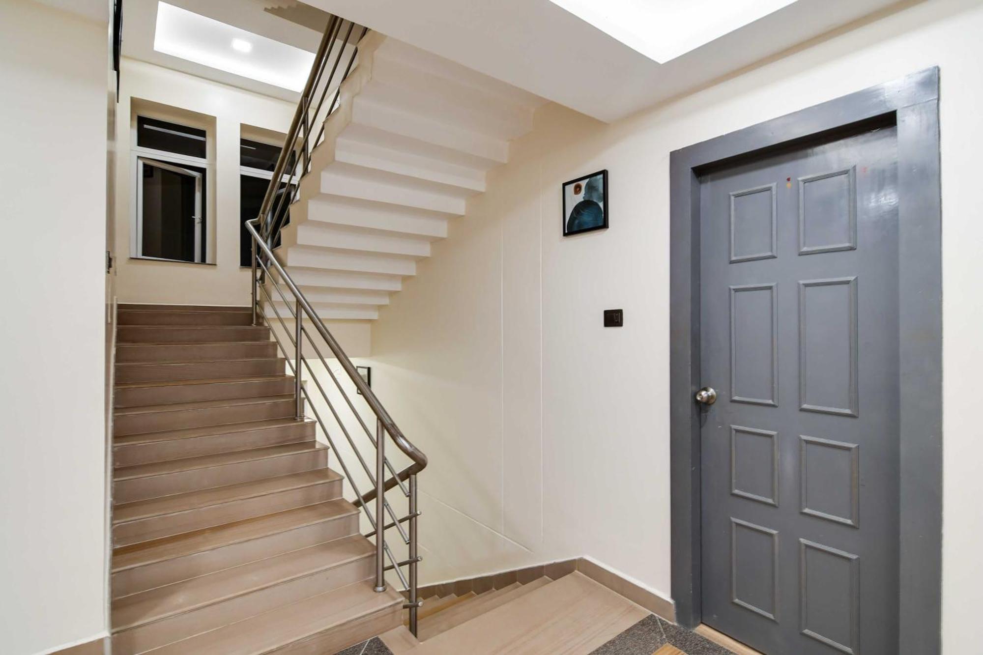 Super Townhouse Oak Sayhallo Ecstasy Бхубанешвара Экстерьер фото