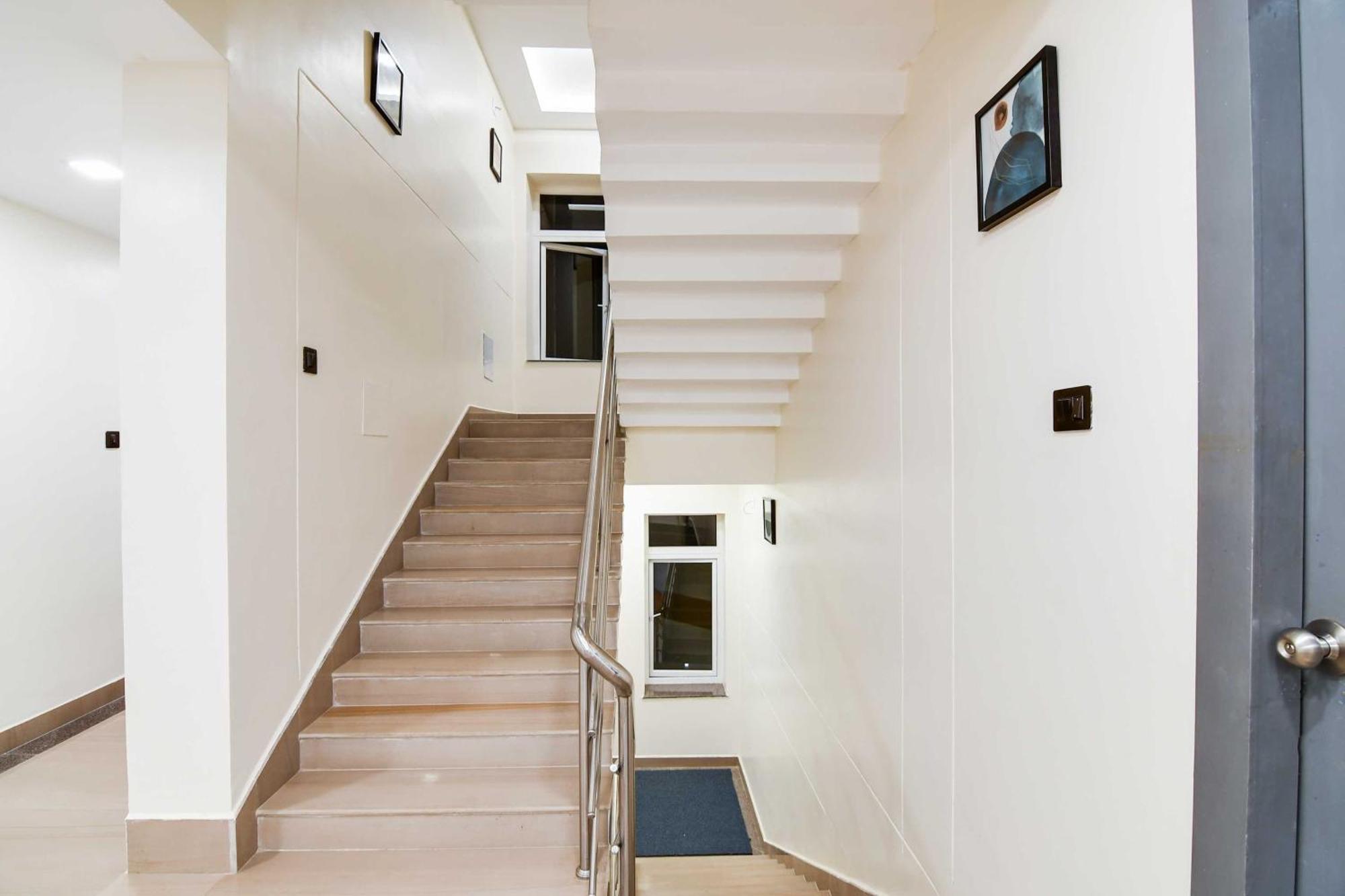 Super Townhouse Oak Sayhallo Ecstasy Бхубанешвара Экстерьер фото