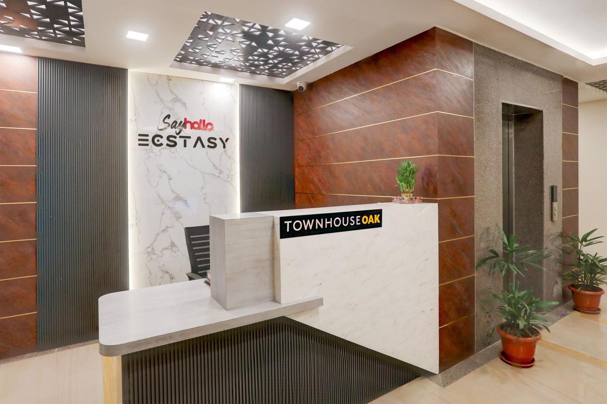 Super Townhouse Oak Sayhallo Ecstasy Бхубанешвара Экстерьер фото