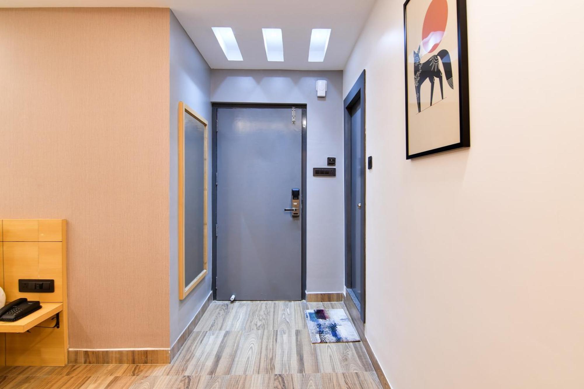 Super Townhouse Oak Sayhallo Ecstasy Бхубанешвара Экстерьер фото